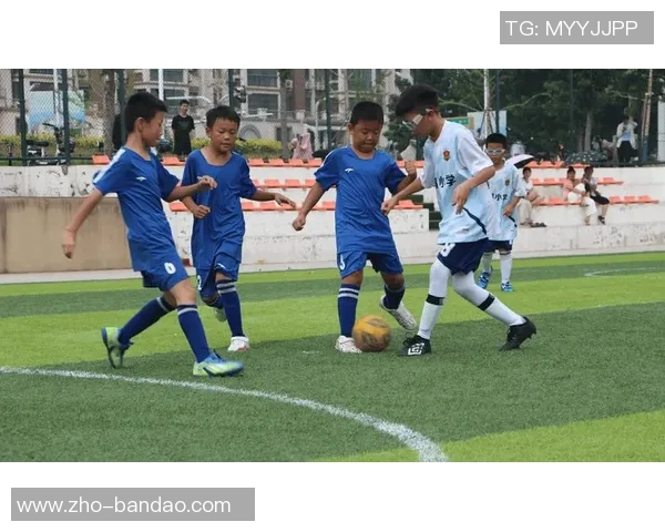 十一月足球赛事精彩纷呈各大联赛和杯赛激战正酣不容错过的比赛日程与亮点分析